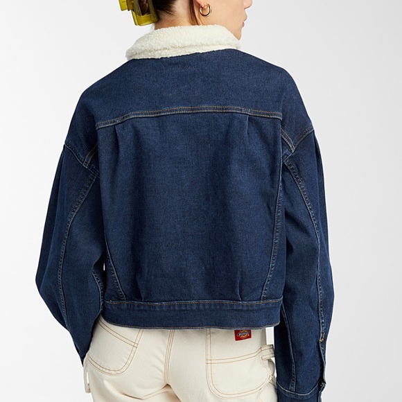LEVI’S Cropped Sherpa Collar lined jean jacket - Picture 3 of 3
